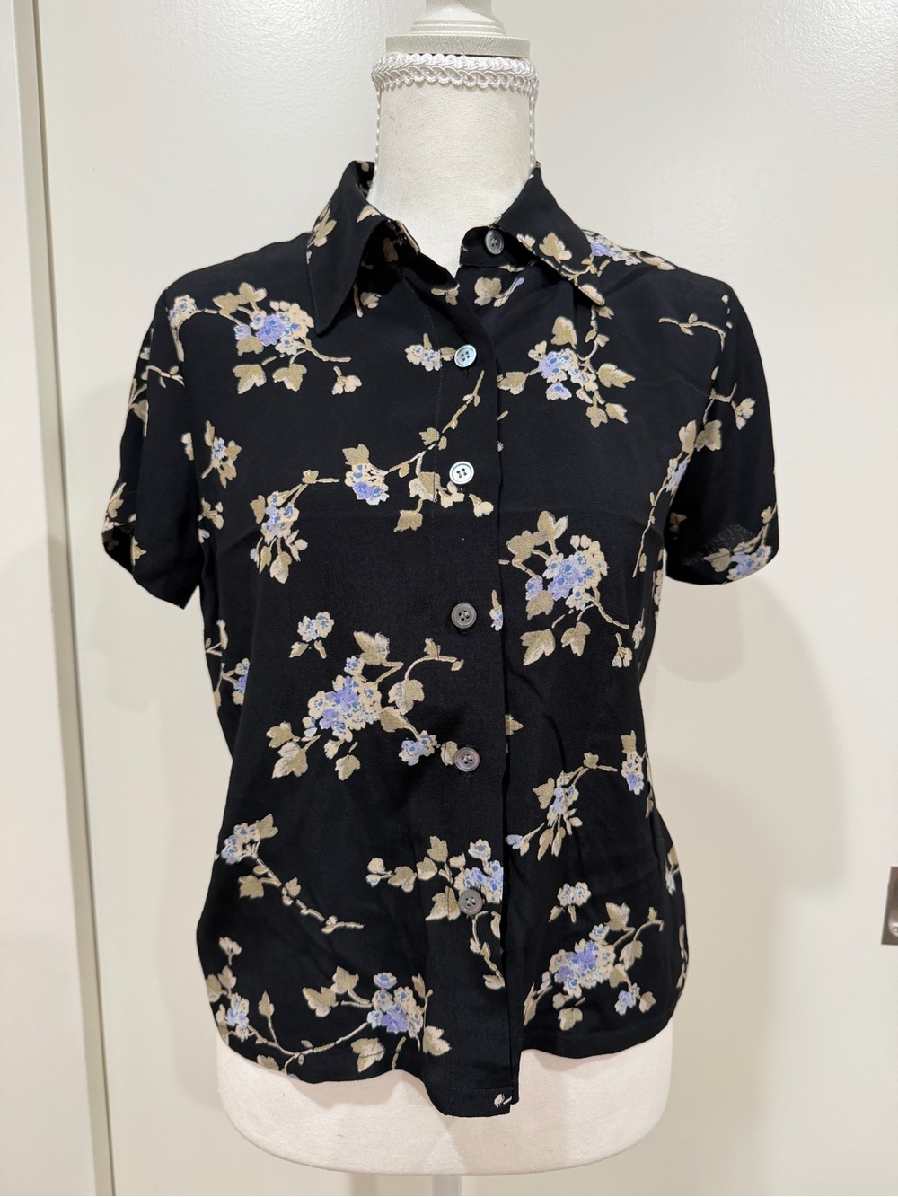Karen Kane Black Short-Sleeve Button-Down Floral Shirt